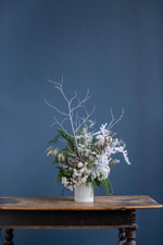 Композиция в бетонном кашпо белая