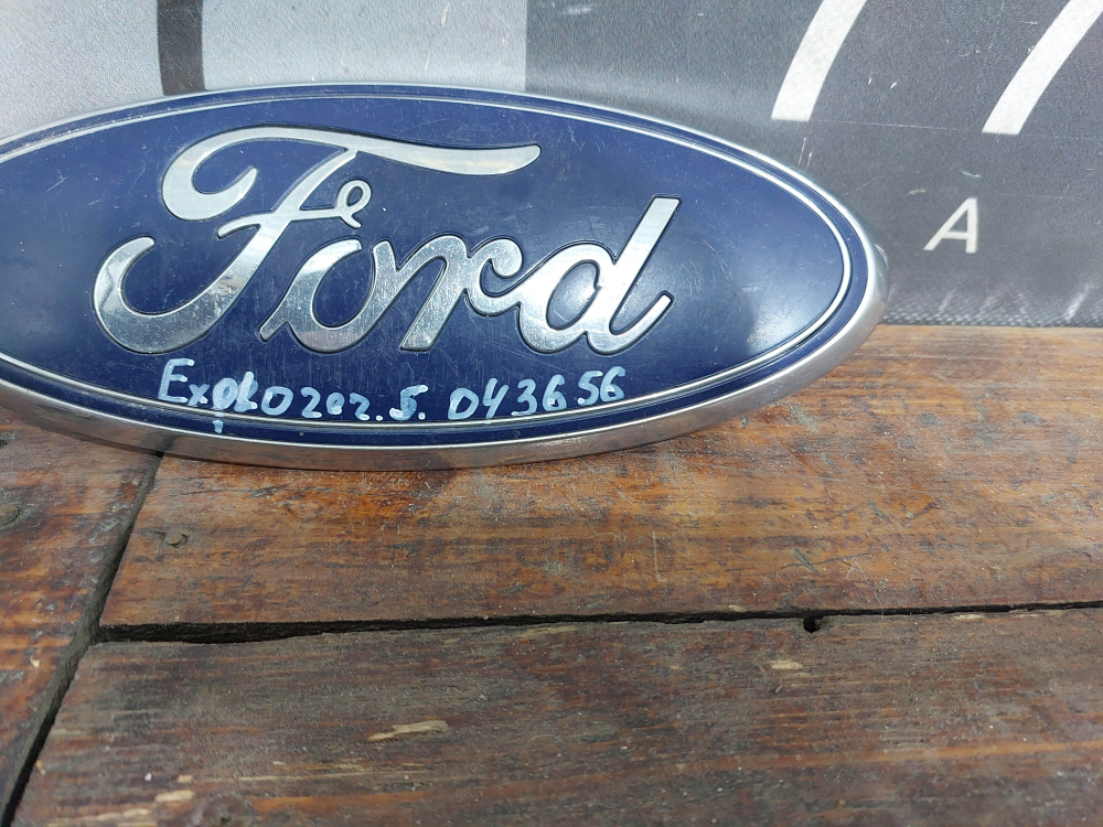 Эмблема решетки радиатора Ford Explorer 5 15-19 Б/У Оригинал FB5Z8213A