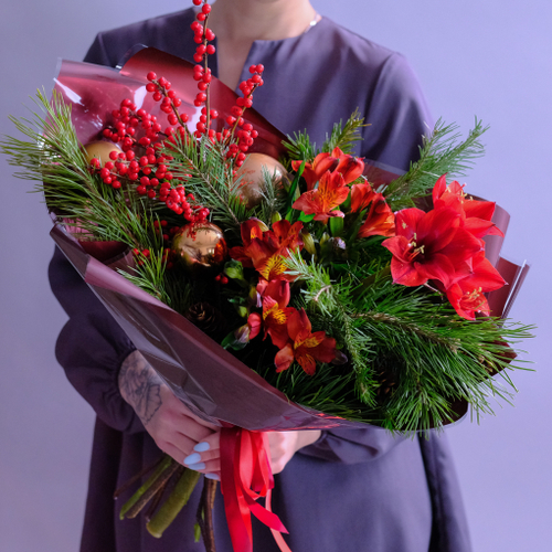 Купить Яркий зимний букет с амариллисом