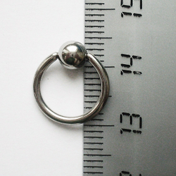 Кольцо сегментное для пирсинга: диаметр 10 мм, толщина 1,6 мм, шарик 4 мм. Медицинская сталь. 1 шт