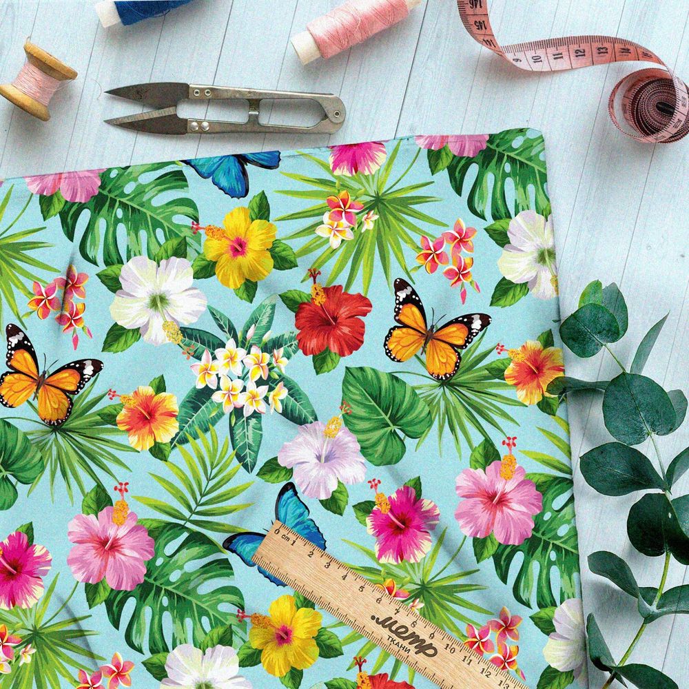 Ткань бязь реалистичные петуньи и бабочки на голубом фоне