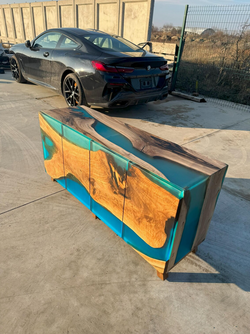 Шкаф из цельного слэба ореха