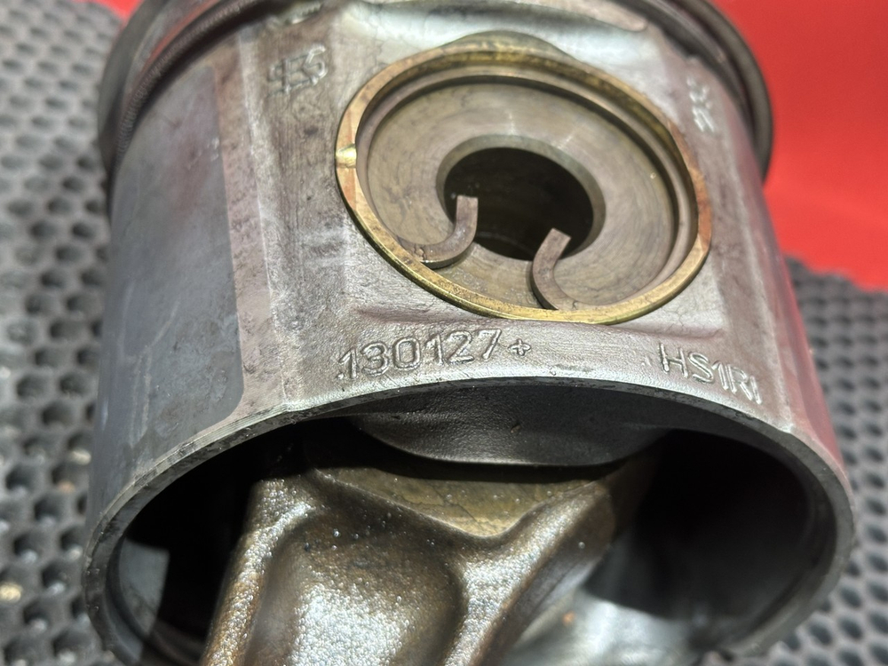 Поршень с шатуном