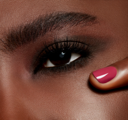 MAC Cosmetics Powder Kiss Soft Matte Eye Shadow - Тушь для ресниц оттенок Give a Glam, 1 g