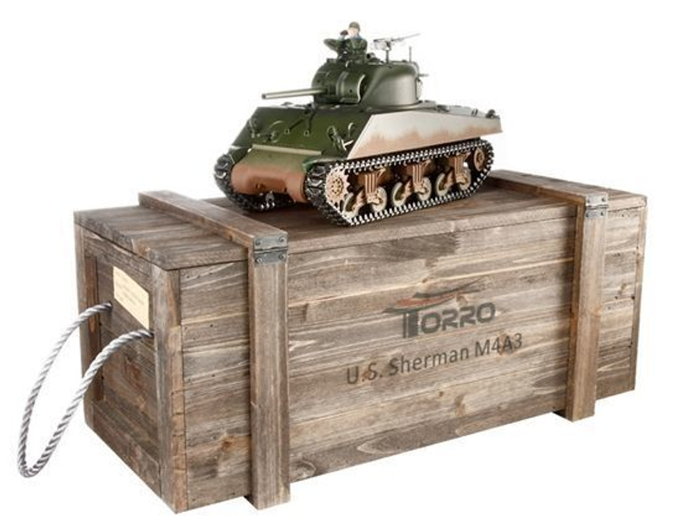 Радиоуправляемый танк Torro Sherman M4A3 1/16 с ИК-пушкой, деревянной коробкой и реалистичным звуком и дымом