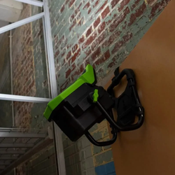 LED-прожектор Greenworks G82WLH с гибридным питанием, 82V / 220V, 1250/2500 лм, крюк для подвеса, крепление на стену, кабель 30 см, (3504007)