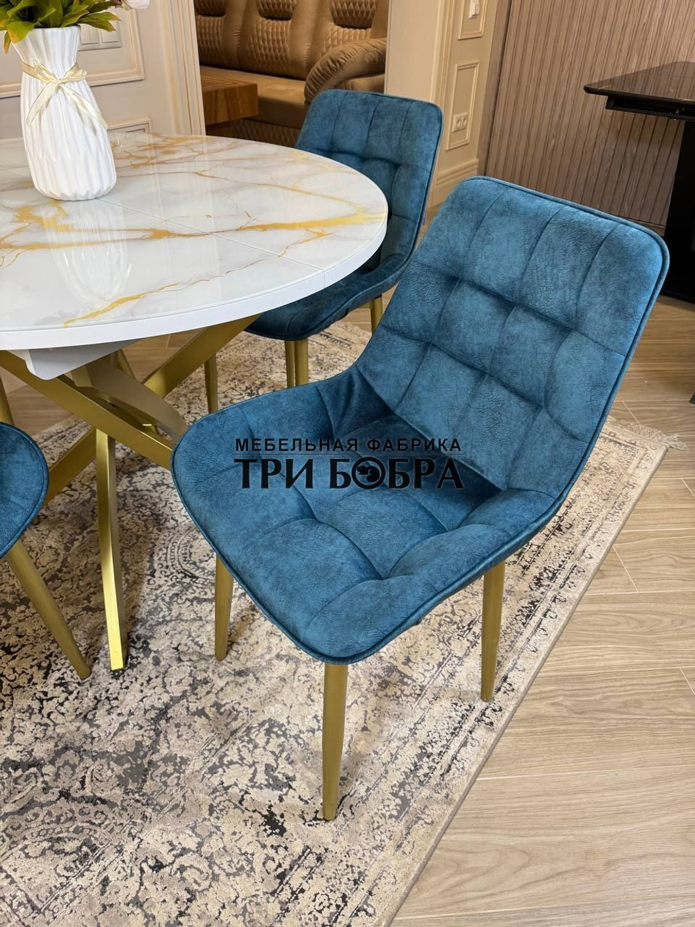 Круглый раздвижной стол "Золотой мрамор", и стулья "Бостон" синий