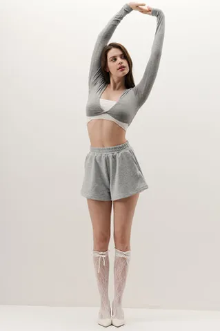 Лонгслив с перекрутом укороченный цвета серый меланж