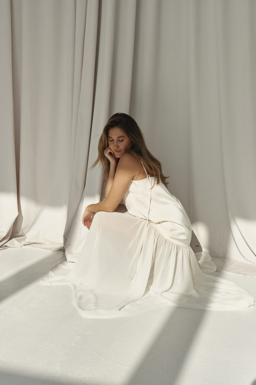 Платье на тонких бретелях