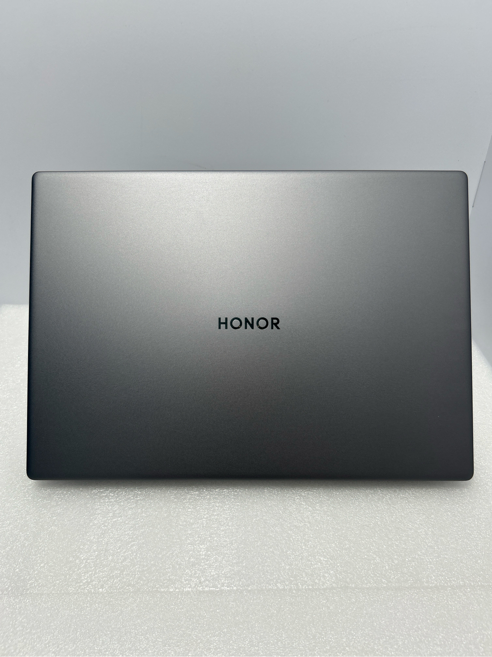 Ноутбук HONOR MagicBook X 16 Pro (5301AGXP) 16"/AMD Ryzen 7 7840HS/RAM 16GB/SSD 512GB/AMD Radeon 780M Graphics/1920x1200/IPS/Windows 11/Подсветка кл-ры: LED/серый космос. Состояние: A1