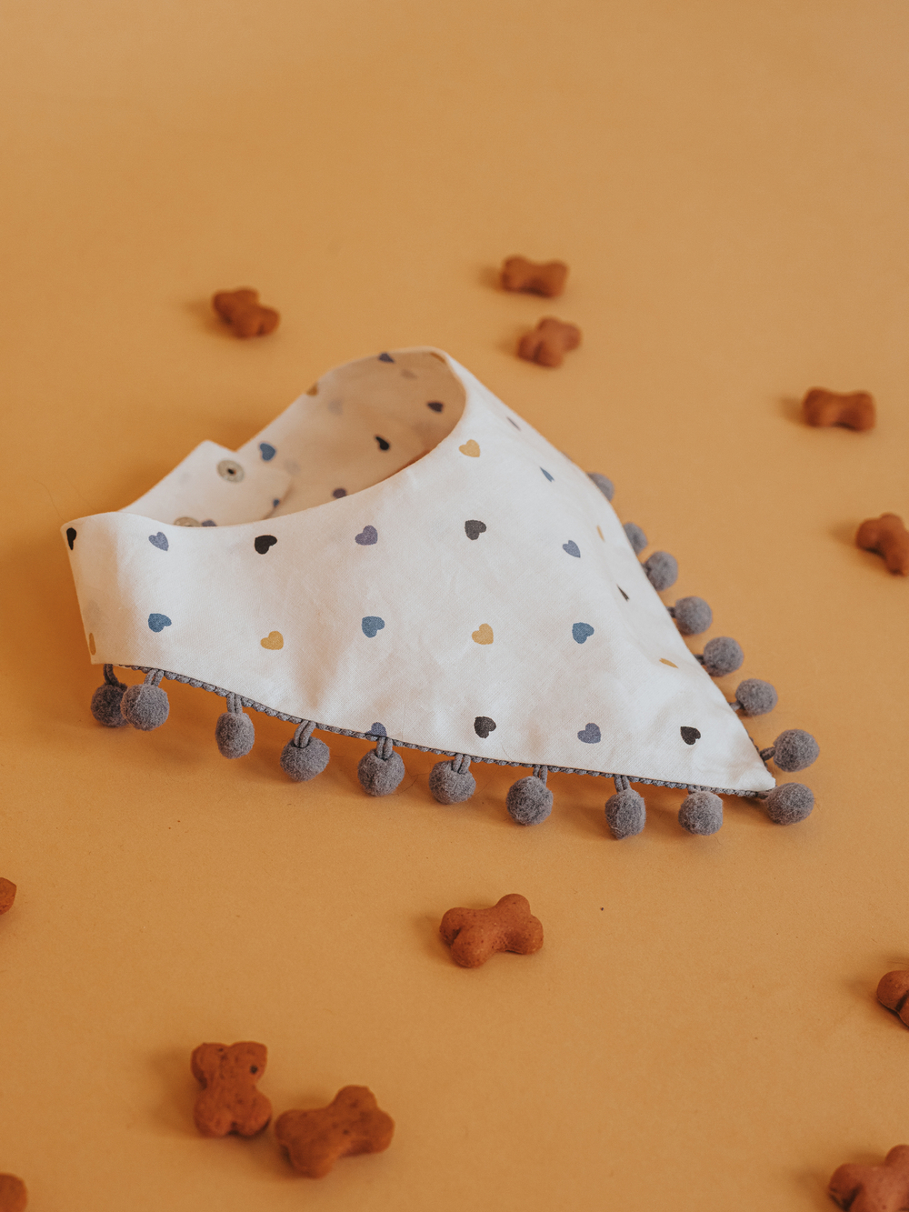 Бандана серая с сердечками