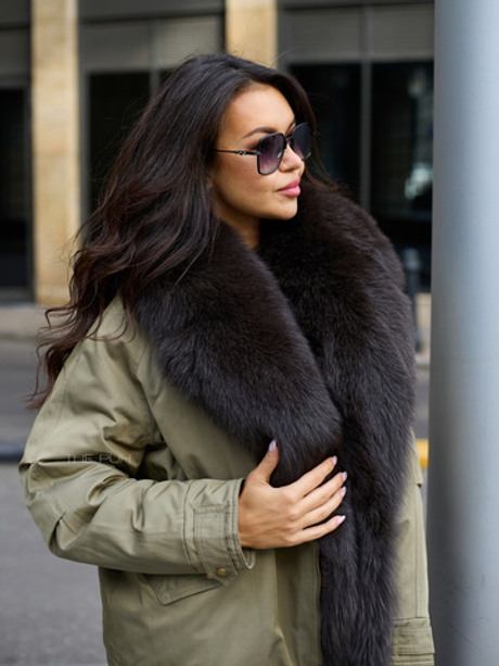 Пуховая парка цвета хаки с мехом лисы