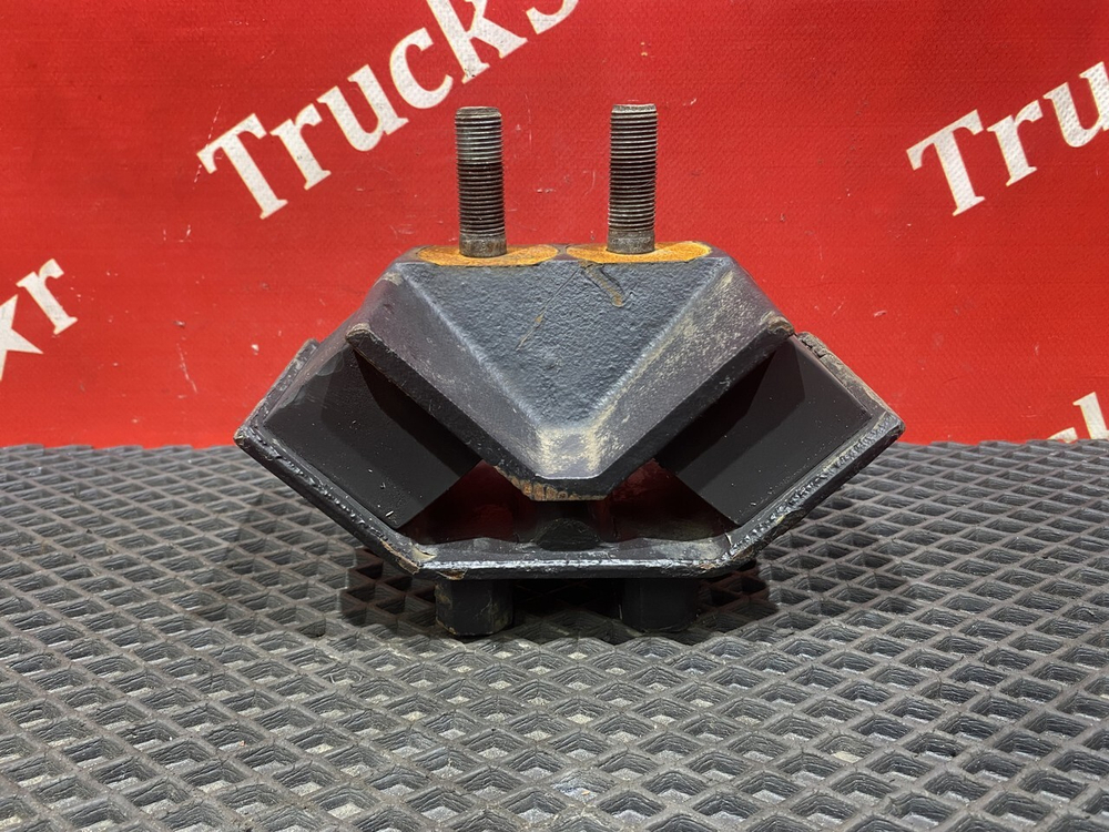 Подушка двигателя передняя 2018г