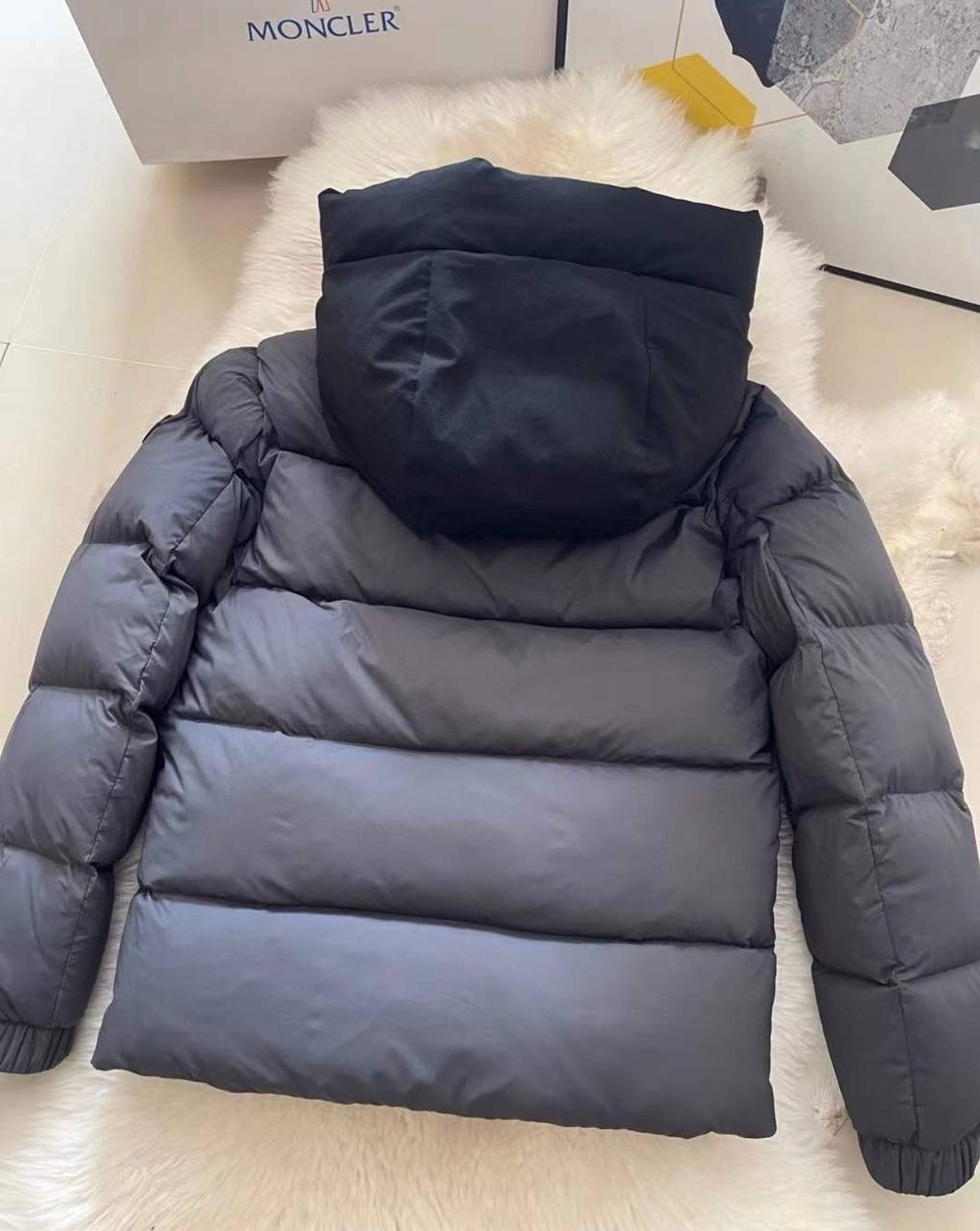 Пуховик Moncler