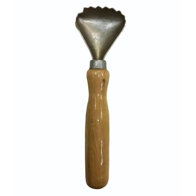 Рыбочистка с деревянной лакированной ручкой