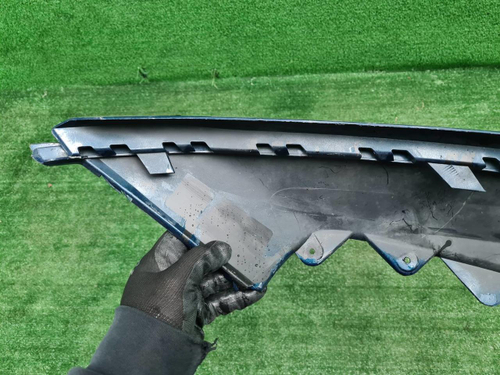 Накладка переднего бампера правая Audi Q8 (18-23)