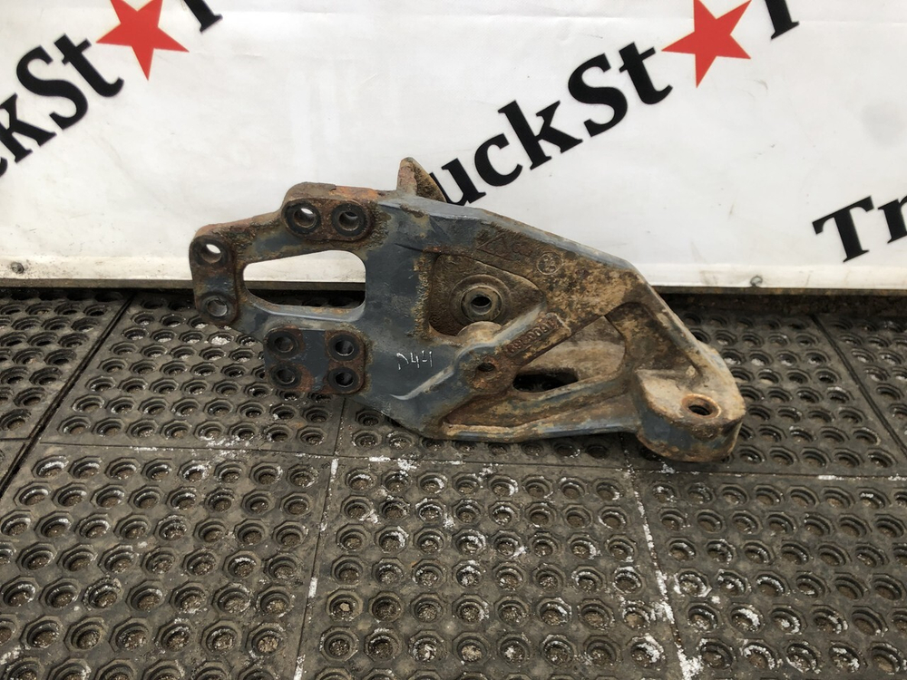 Кронштейн рессоры передней левый