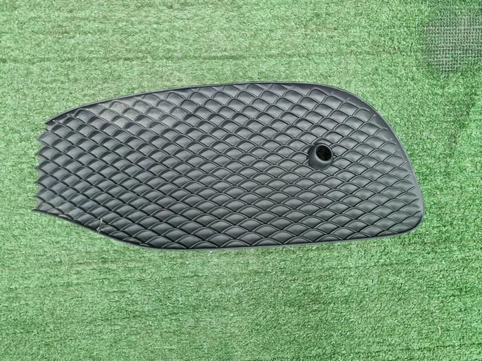 Решетка переднего бампера Mercedes E W213 (16-21)