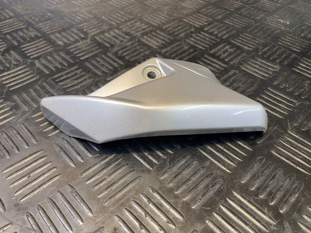 Пластик фары левый Suzuki GSR400 (GK7DA) 51815-44G0