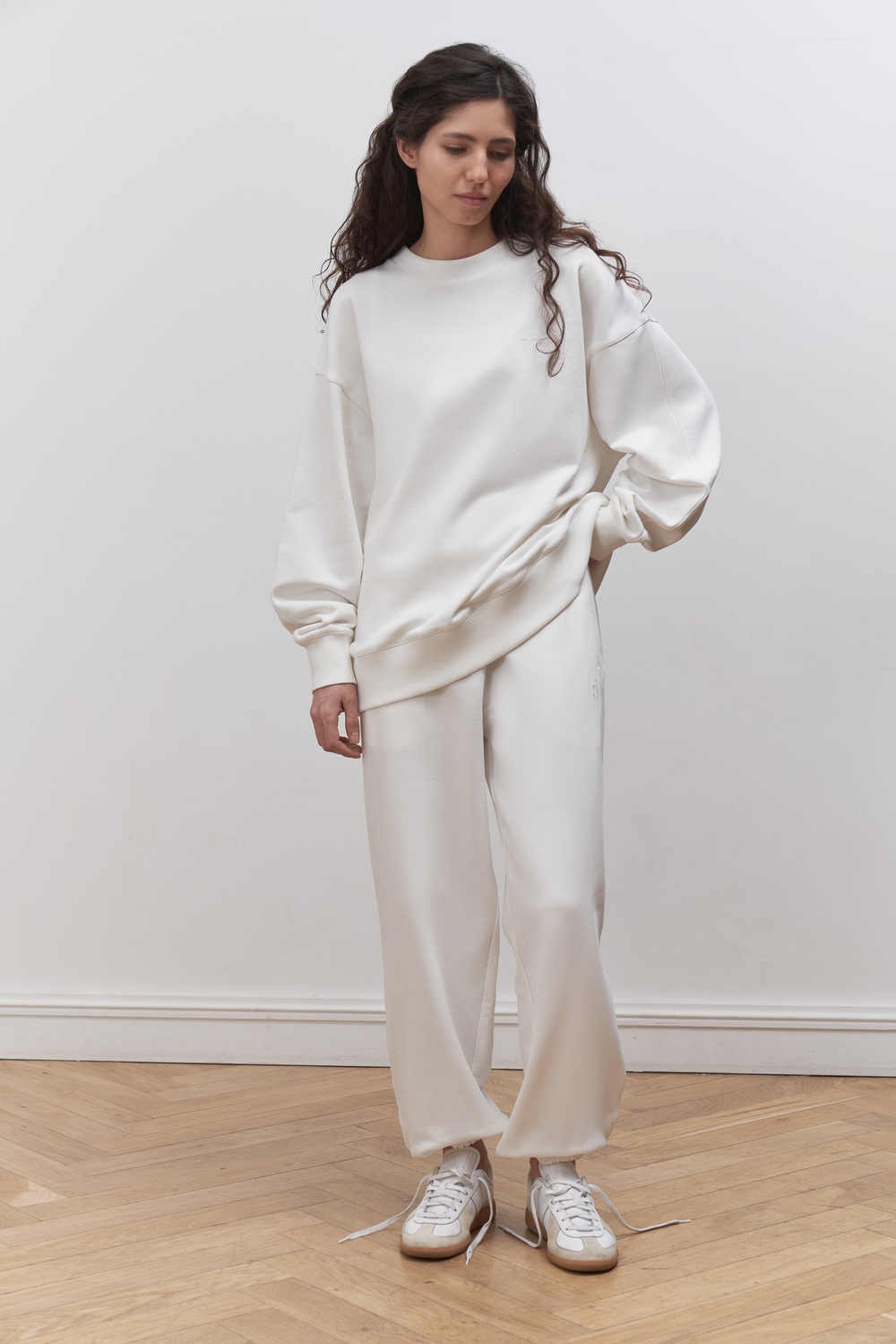 Джоггеры с вышивкой