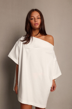 Футболка с отложным уголком