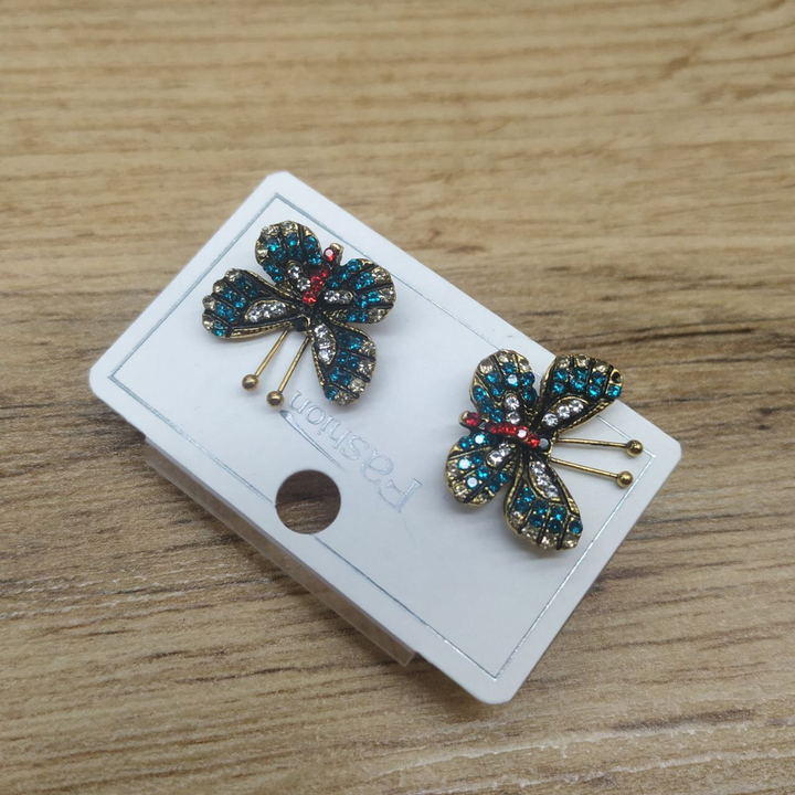 Серьги-гвоздики Бабочка с усиками стразы цвет голубой бежевый красный металл золотистый