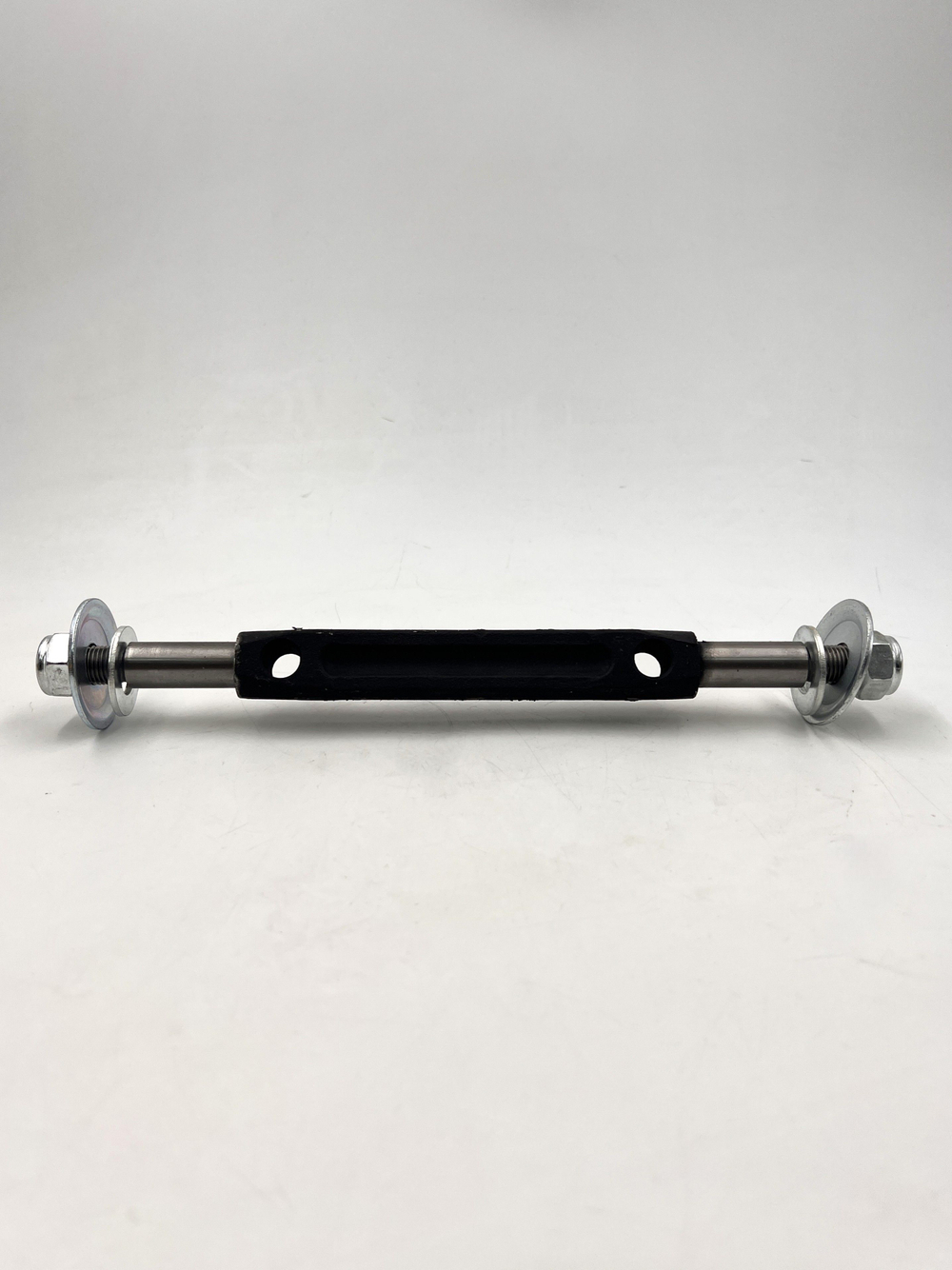 Ось (болт) нижнего рычага ВАЗ 2101-2107 в сборе