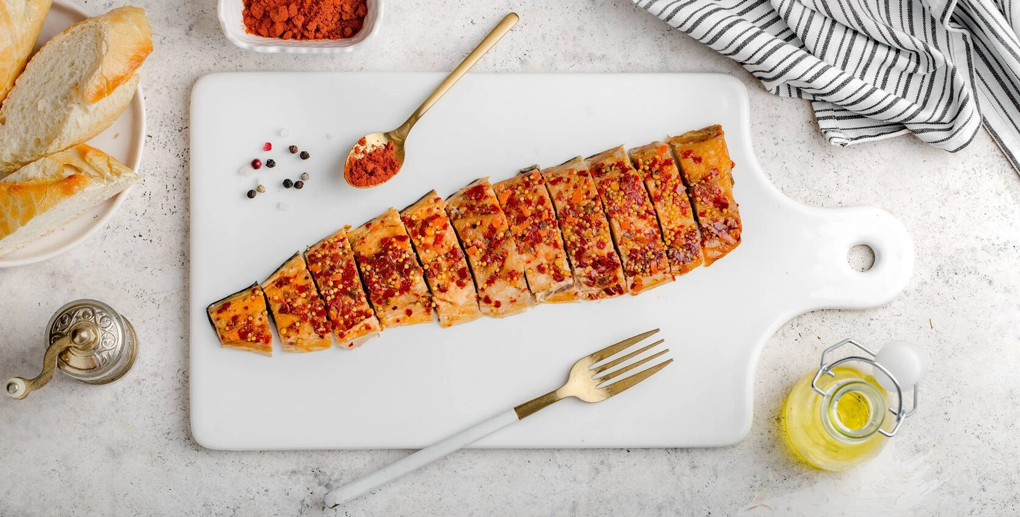 Скумбрия филе горячего копчения с паприкой и морковью