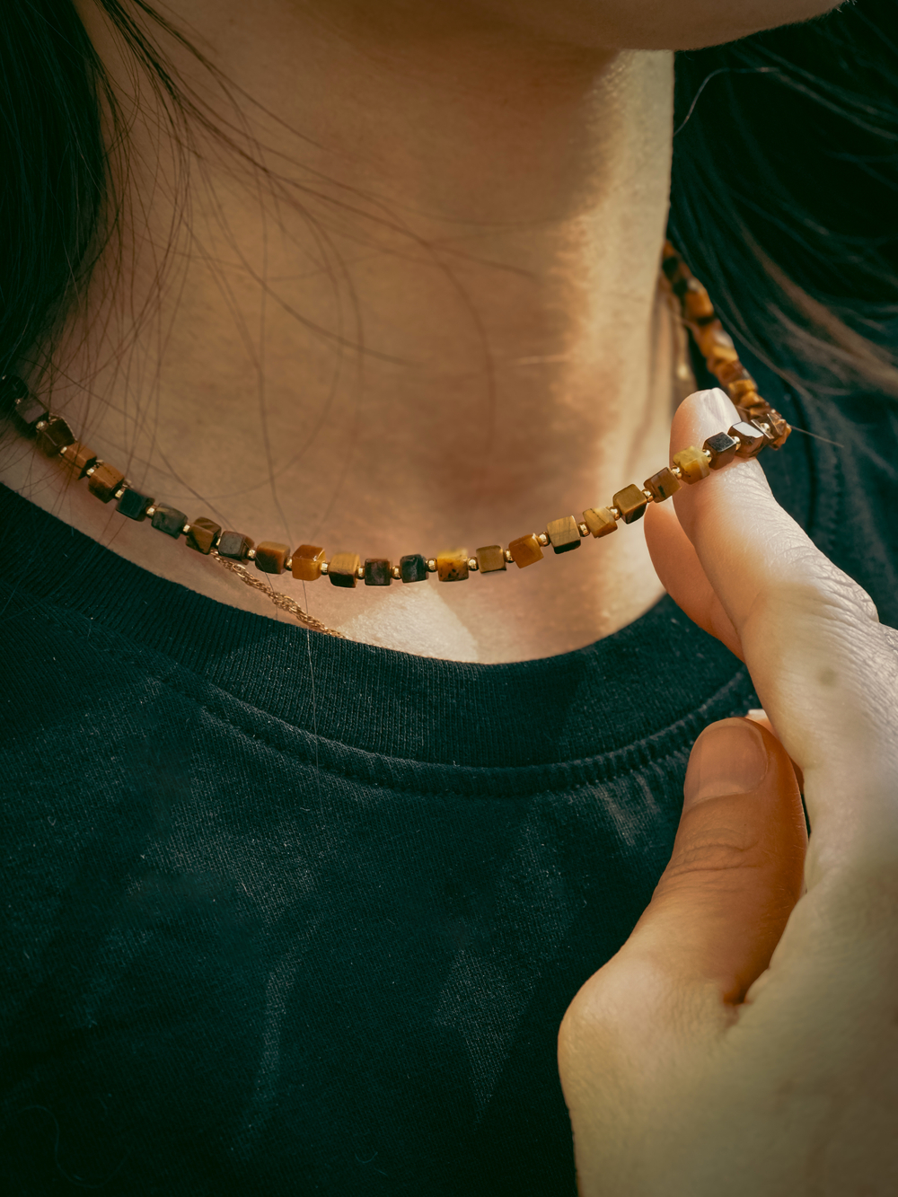 Чокер на шею из камня тигровый глаз