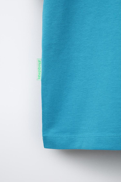 ZARA ФУТБОЛКА С ПРИНТОМ «ГРАФФИТИ», СИНИЙ