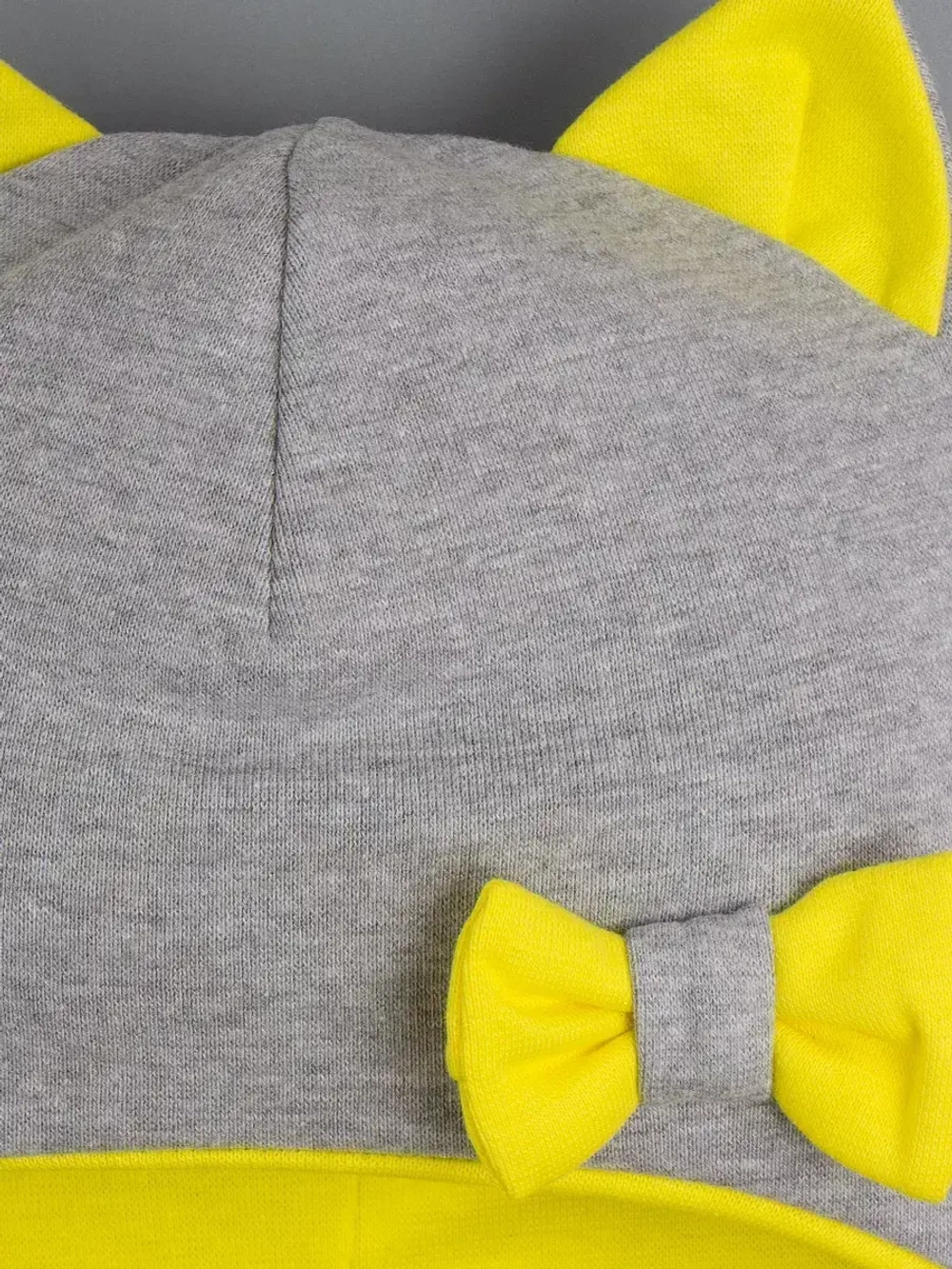 Шапка для девочки с ушками осенняя и снуд