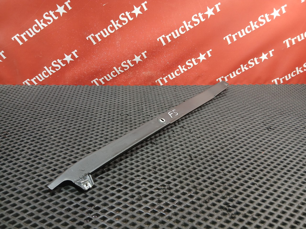 Накладка стойки лобового стекла