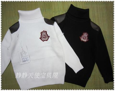 Джемпер-водолазка детский с погонами из кожи и лейблом