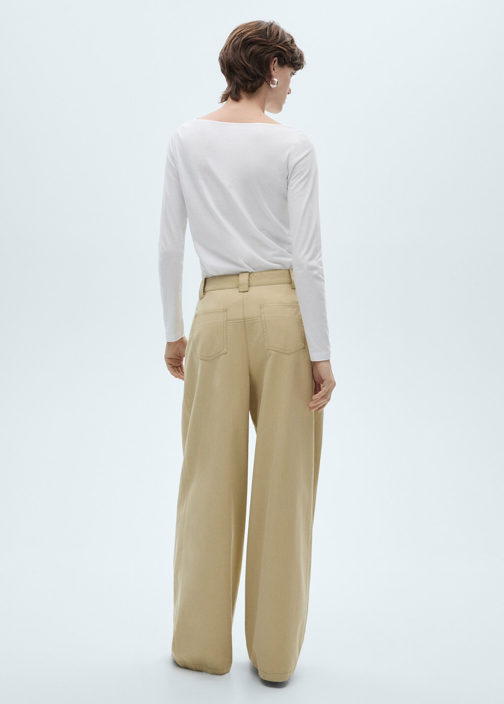 Хлопковый лонгслив с вырезом-лодочкой