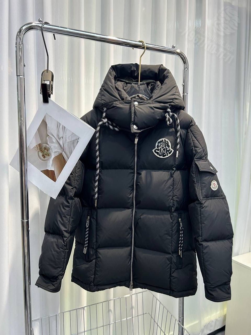 Пуховик Moncler