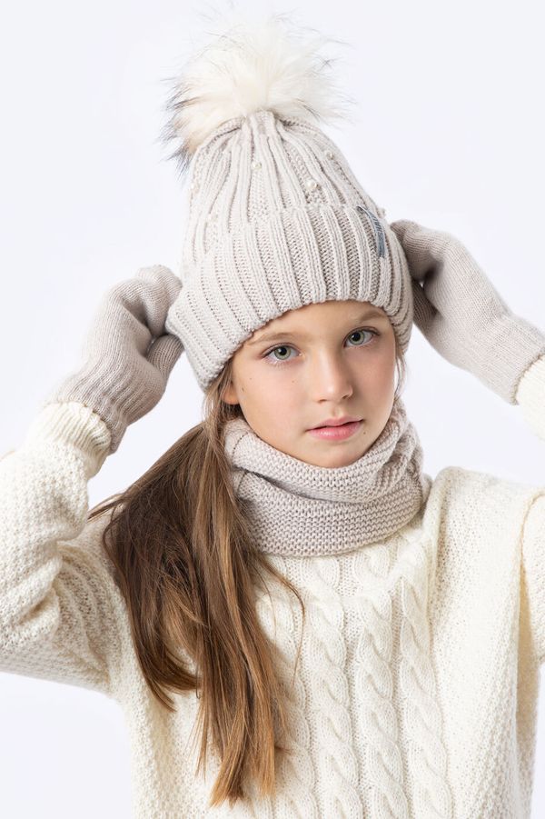 Модные и теплые: какие шапки, шарфы и варежки носить этой зимой?
