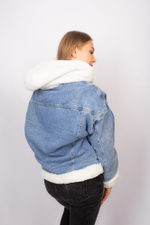 джинсовая куртка с мехом с капюшоном недорого