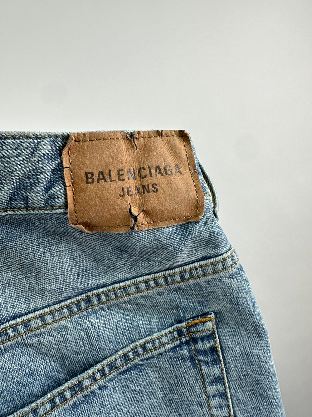 Джинсы Balenciaga