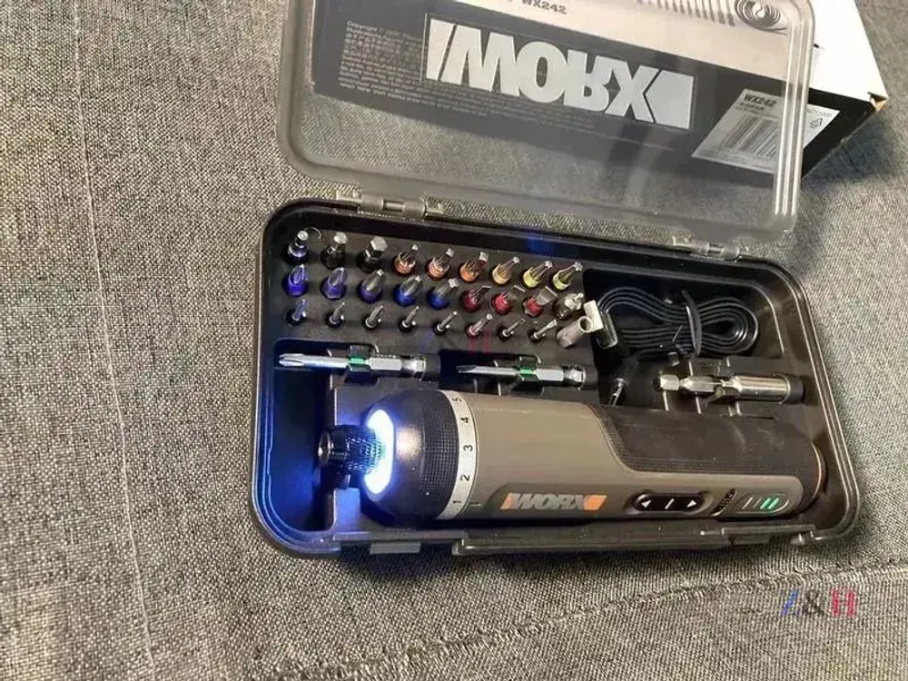 WORX WX242 Аккумуляторная отвертка 4В, 5 Нм, 2 Ач, с механическим ограничением момента