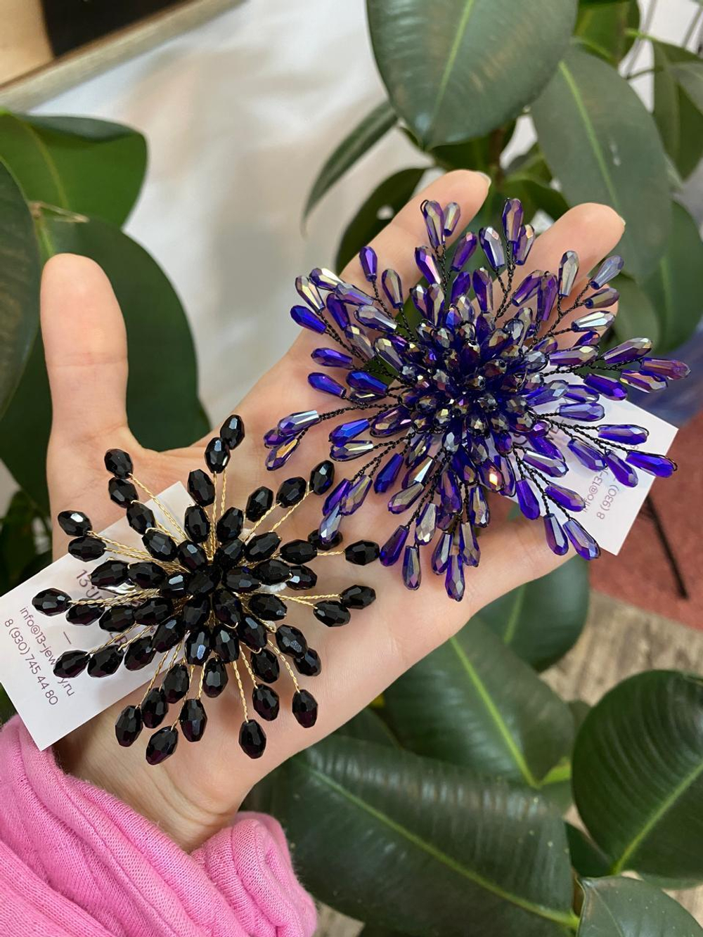 Брошь синий цветок из каплевидных блестящих кристаллов