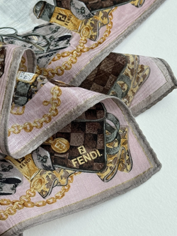 Платок с розовым кантом и сумочками Fendi