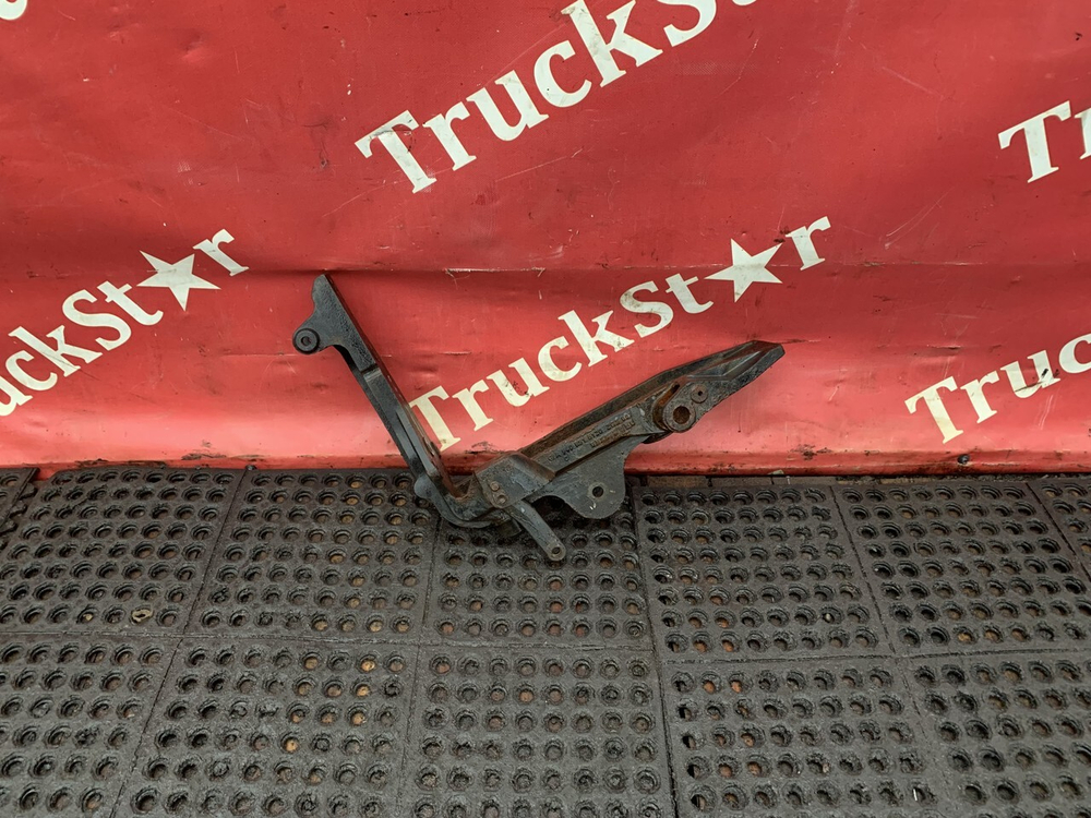 Кронштейн торсиона кабины левый