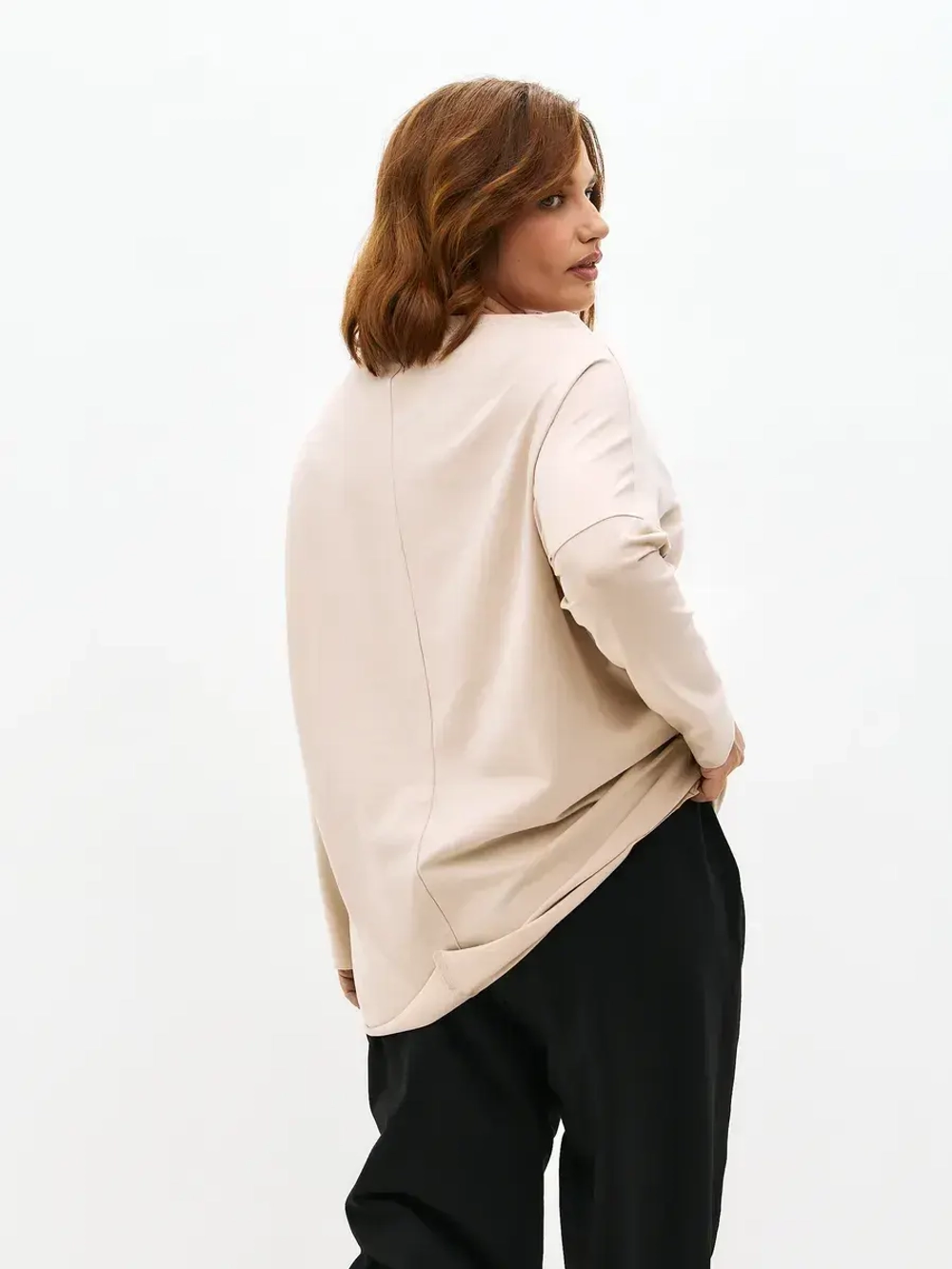 Лонгслив с широким вырезом лодочка