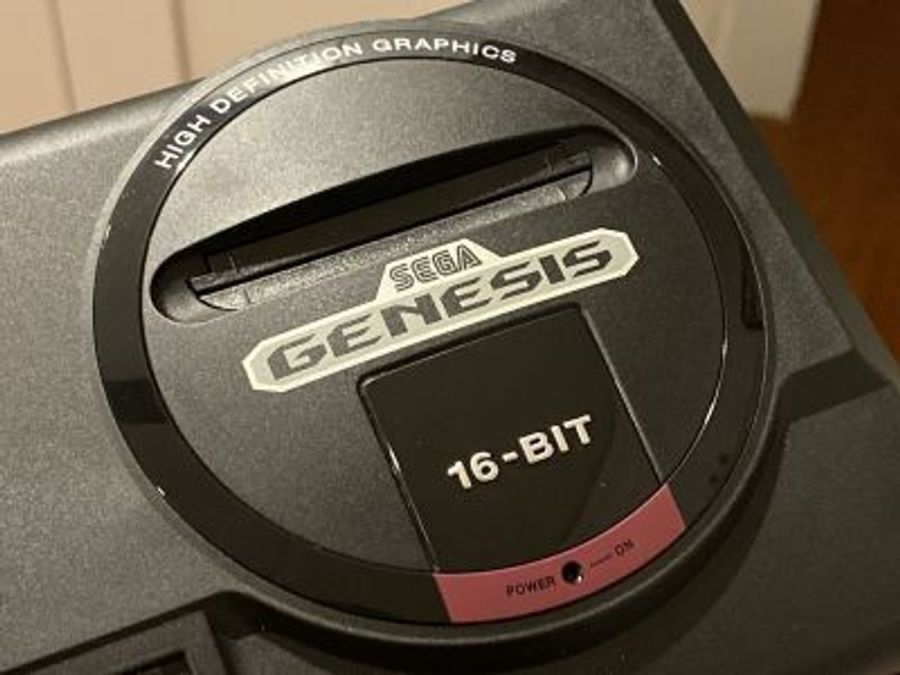 Полиция изъяла 12 тысяч поддельных ретроконсолей с играми на 47,5 млн евро