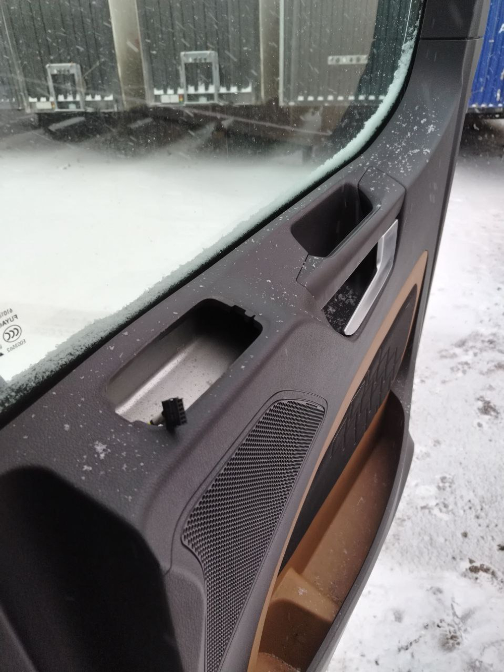 Shacman (Shaanxi) SX* 4x2 Седельный тягач SX4188YY381 (Дизельный, 12,5 л, 480 л.с., АТ)