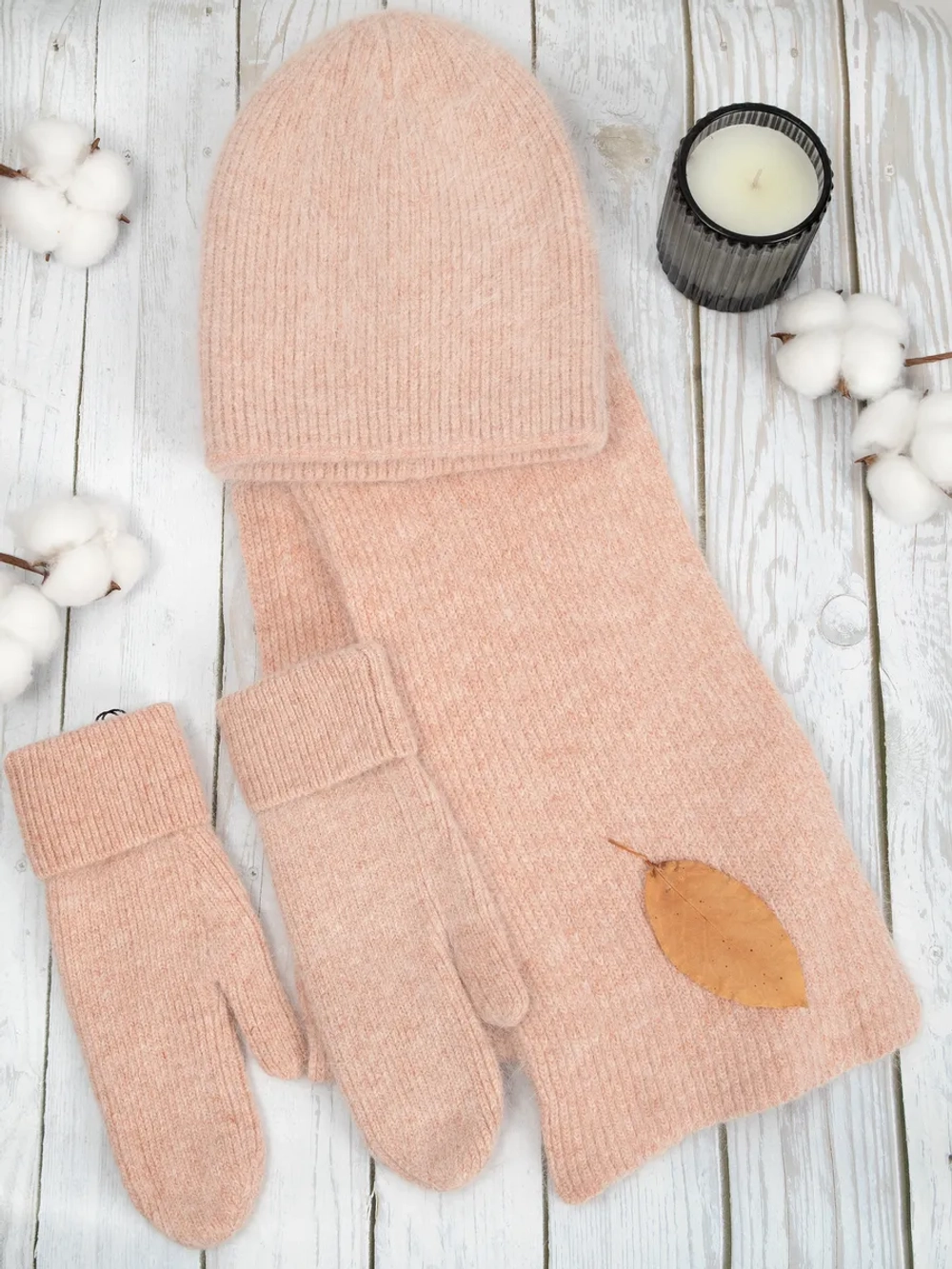 Комплект зимний шапка с шарфом и перчатками теплый вязаный