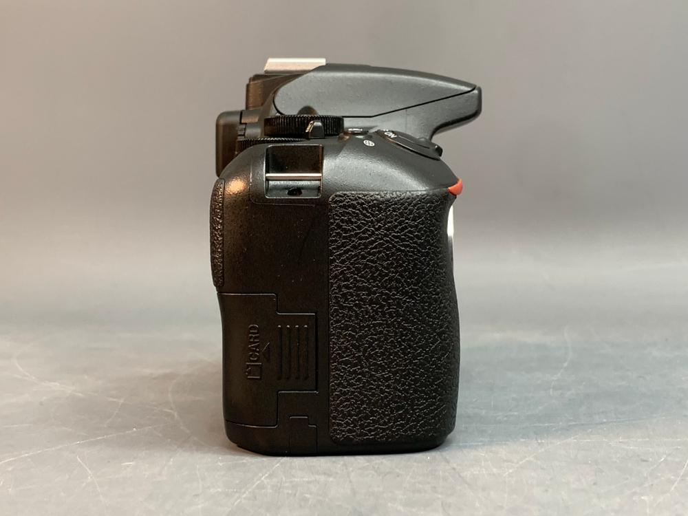 Nikon D3500 Kit 18–55mm f/3.5–5.6 G VR II 20 кадров