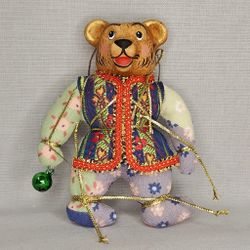 Ёлочная игрушка Медвежонок в жилетке
