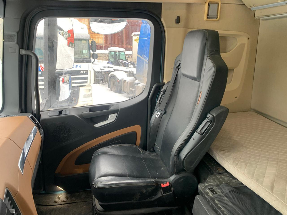 Shacman (Shaanxi) SX* 4x2 Седельный тягач SX4188YY381 (Дизельный, 12,5 л, 473 л.с., МТ)