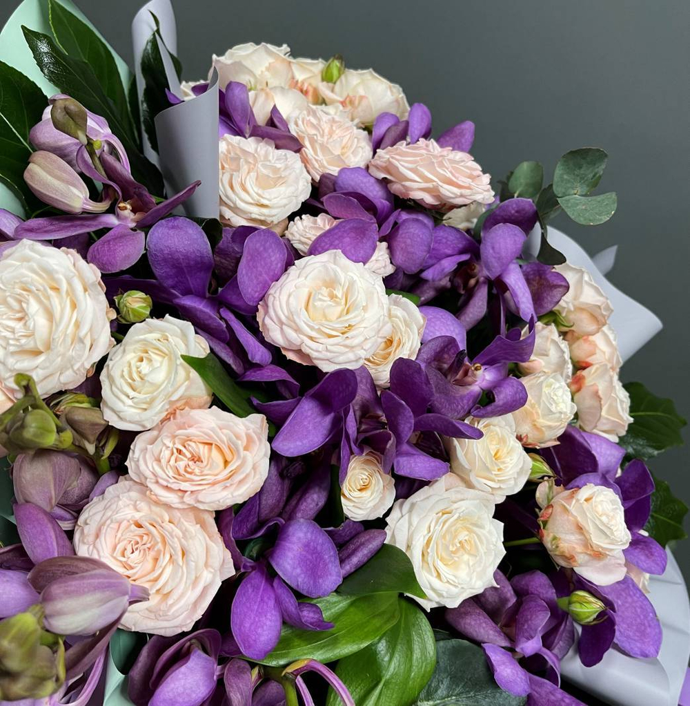 Букет цветов «Орхидейная элегия»